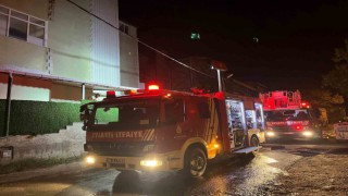 Büyükçekmecede ıslak mendil üretimi yapılan binada yangın çıktı