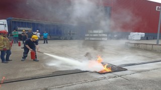 Büyükşehir itfaiyesi işletmelere eğitim veriyor