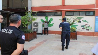 Çağırdığı polislere inanmadı, jandarma istedi ona da inanmadı