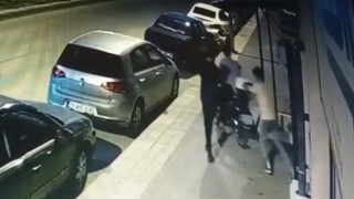 Çalıştıramadıkları motosikleti ittirerek çaldılar