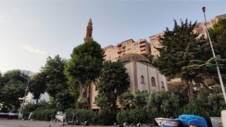 Camiler bir bir kapandı, cemaat mağdur oldu