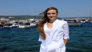 Çanakkaleli oyuncu, şarkıcılığa adım attı