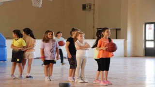 Çiftelerde yaz okulu kursları hız kesmeden devam ediyor