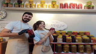 70 çeşit meyve ve sebzenin turşusunu kurdu