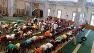 Çocuklar, yaz okulunda hem öğreniyor hem eğleniyor