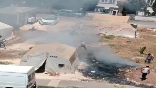 Çocukların ateşle oyunu deprem çadırlarına sıçrıyordu