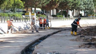 Çöplüğe dönen Uluırmak kanalı belediye tarafından temizleniyor