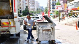 Kötü kokuların giderilmesi için konteynerler ilaçlandı