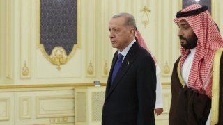 Cumhurbaşkanı Erdoğan, Suudi Arabistan’da Resmi Törenle Karşılandı
