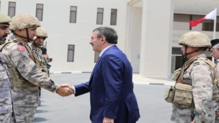 Cumhurbaşkanı Yardımcısı Yılmazdan Katar Türk Birleşik Müşterek Kuvvet Komutanlığına ziyaret