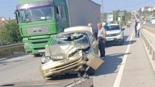 D100de otomobil ile traktör çarpıştı: 1 yaralı