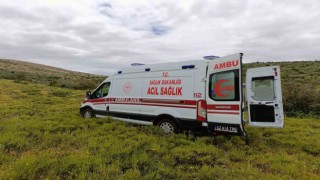 Dağlık alanda ot toplarken bayılan kişi için hava ambulansı havalandı
