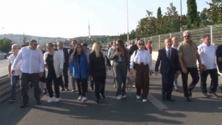 Darbenin 7nci yılında dev Türk bayrağı 15 Temmuz Şehitler Köprüsüne asıldı