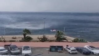Denizden gelen hortum, tatilcilere zor anlar yaşattı