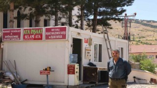 Deprem sonrası çok sevdiği ilçeyi terk etmedi, 3 yıldır konteynerde hizmet veriyor