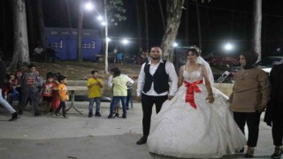 Depremzede çift, yollarının kesiştiği çadır kentte yapılan düğünle hayatlarını birleştirdi