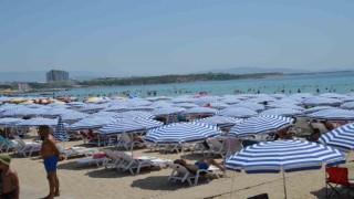 Didimde sıcak hava bunalttı, tatilciler plaja akın etti