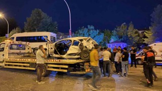 Diyarbakırda 4 aracın karıştığı zincirleme kazada 2si ağır 5 kişi yaralandı