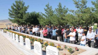 Diyarbakırda PKKnın 31 yıl önce katlettiği 2si çocuk 10 kişi anıldı