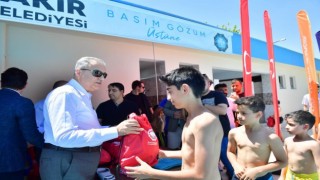 Diyarbakırda yaz spor kurslarında eğitim gören öğrencilere malzeme desteği