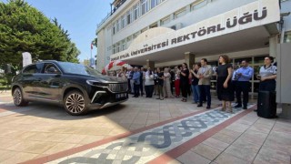 Rektör makam aracı olarak TOGG'u tercih etti
