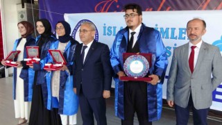 DPÜ İslami İlimler Fakültesinde mezuniyet heyecanı