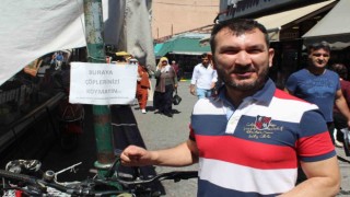 Dükkânın önüne çöp atılmasını istemeyen esnaftan uyarı yazısı