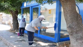 Duraklarda temizlik çalışmaları devam ediyor