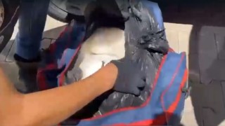 Durdurulan araçtan valiz valiz uyuşturucu çıktı