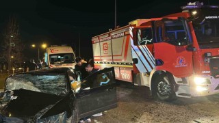 Düzcede iki araç kafa kafaya çarpıştı: 2 ölü, 11 yaralı
