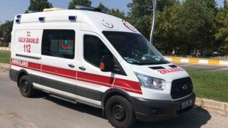 Edirnede otomobille çarpışan motosikletli kurye yaralandı