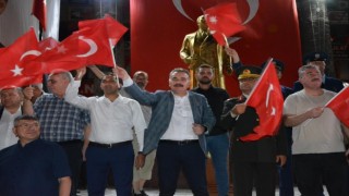 Edremit, 15 Temmuzda Türkiye Yüzyılının Kahramanları için tek yürek oldu