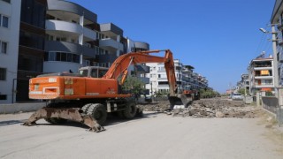 Edremit Belediyesi yol yapım çalışmalarına devam ediyor