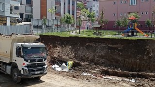 Edremitte anaokulunun bahçe duvarı çöktü