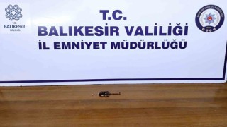 Ehliyet sınavına kopya düzeneği ile girerken yakalandı