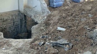 Elazığda göçük altında kalan işçi ekipler tarafından kurtarıldı