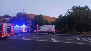 Elazığda otomobil şarampole uçtu: 4  yaralı