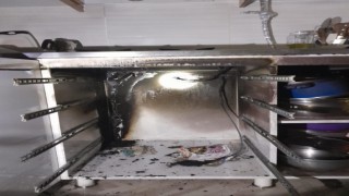 Elektrikten kaynaklı çıkan yangın, mutfağı kullanılmaz hale getirdi