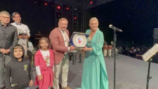 Emetliler Muazzez Arsoy ile coştu