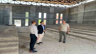 Emirdağda konferans salonu inşaatı devam ediyor