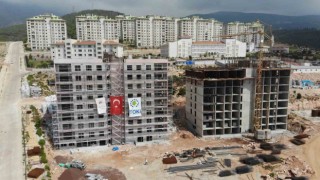 Enkaz kent Hatayda deprem konutları yükseliyor