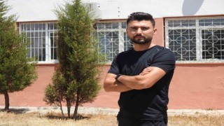 ‘Erkek sporu yapamazsın diyenlere inat bilek güreşinde Türkiye şampiyonu oldu