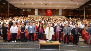ERÜ Eczacılık Fakültesi yeni mezunlarını verdi