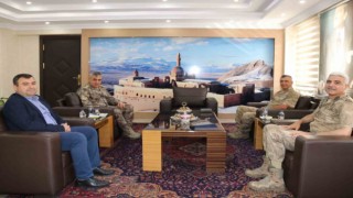 Erzurum Jandarma Bölge Komutanı Düzden Ağrı Emniyet Müdürü Aydına ziyaret