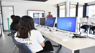 Esenyurtlu gençler hem kendilerini geliştiriyor hem de iş sahibi oluyor