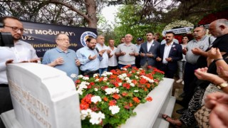 Eski Bakan Mehmet Moğultay kabri başında anıldı