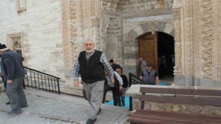 Eşrefoğlu Camisini bayram tatilinde 19 bin 511 kişi ziyaret etti