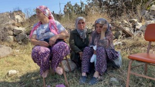 Evi yanan mahalleli gözyaşlarına boğuldu