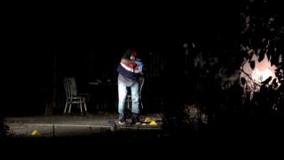 Evlat dehşeti: Babasını tüfekle öldürdü, babaannesini darp etti, evi ateşe verdi