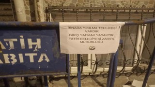 Fatihte inşaat temeli kazılırken hasar gören bina boşaltıldı
